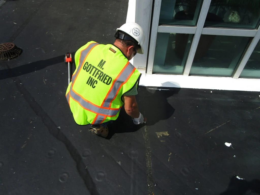Commercial roof maintenance in Santa Fe